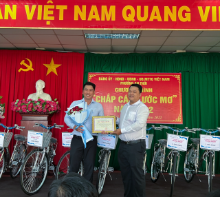 HƯNG PHÁT TRAO HỌC BỔNG CHO HỌC SINH NGHÈO TRƯỚC THỀM NĂM HỌC MỚI