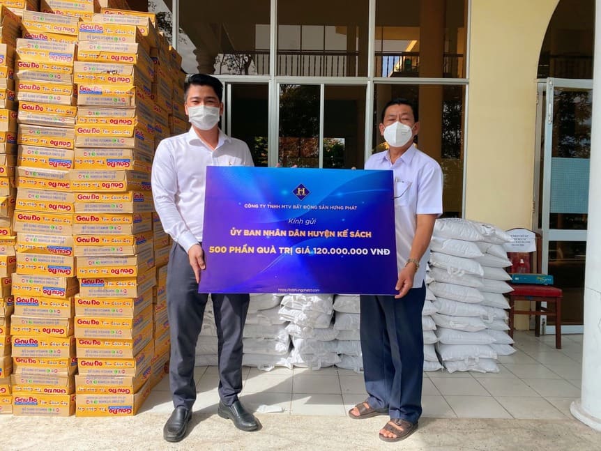 CÔNG TY TNHH MTV BẤT ĐỘNG SẢN HƯNG PHÁT CHUNG TAY ỦNG HỘ QUỸ PHÒNG, CHỐNG COVID-19 TẠI MỘT SỐ KHU VỰC TÂY NAM BỘ 