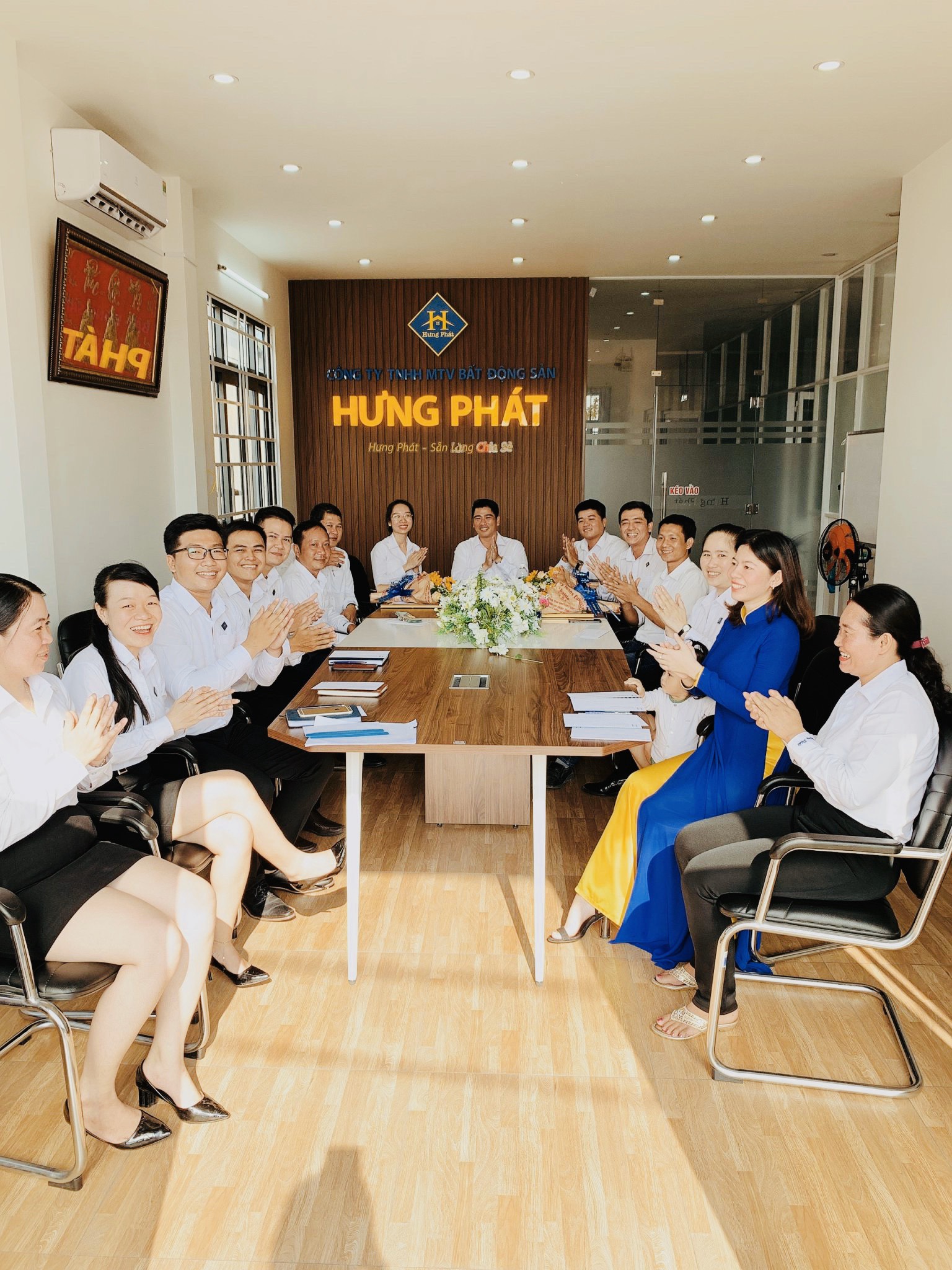 BẤT ĐỘNG SẢN HƯNG PHÁT TỔNG KẾT NĂM 2019 VÀ TRAO QUÀ TẾT NGUYÊN ĐÁN ĐẾN NHÂN VIÊN